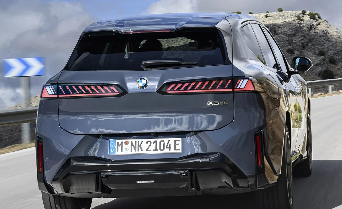 BMW iX3 50 xDrive (2025)