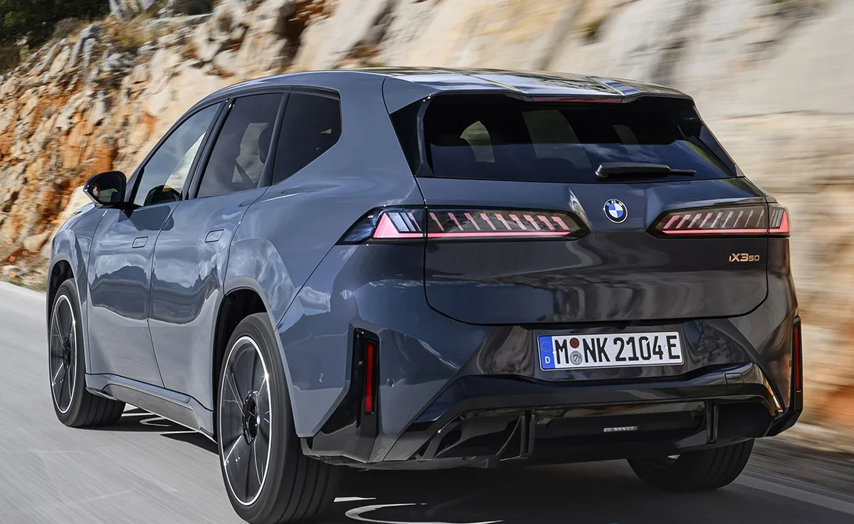 BMW iX3 50 xDrive (2025)