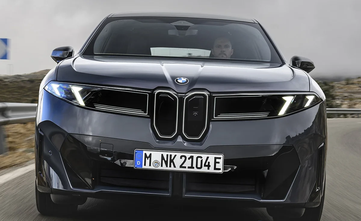 BMW iX3 50 xDrive (2025)