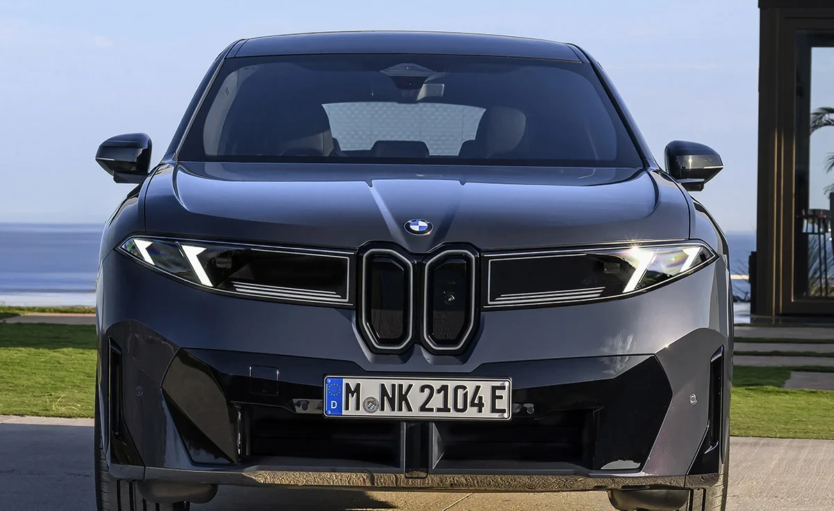BMW iX3 50 xDrive (2025)