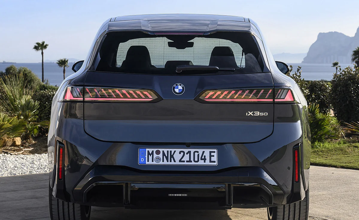 BMW iX3 50 xDrive (2025)