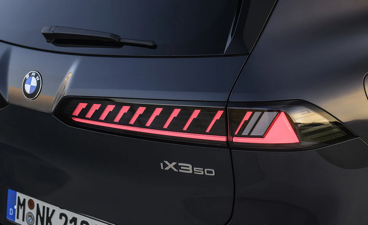 BMW iX3 50 xDrive (2025)