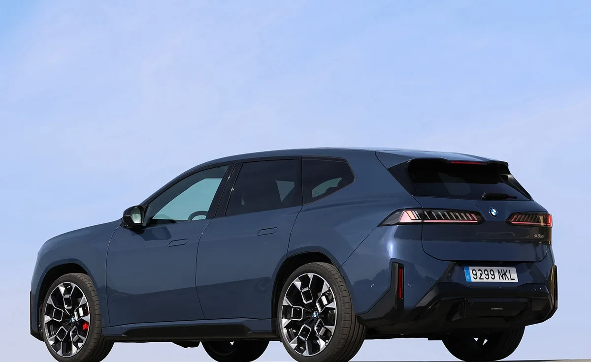 BMW iX3 50 xDrive (2025)