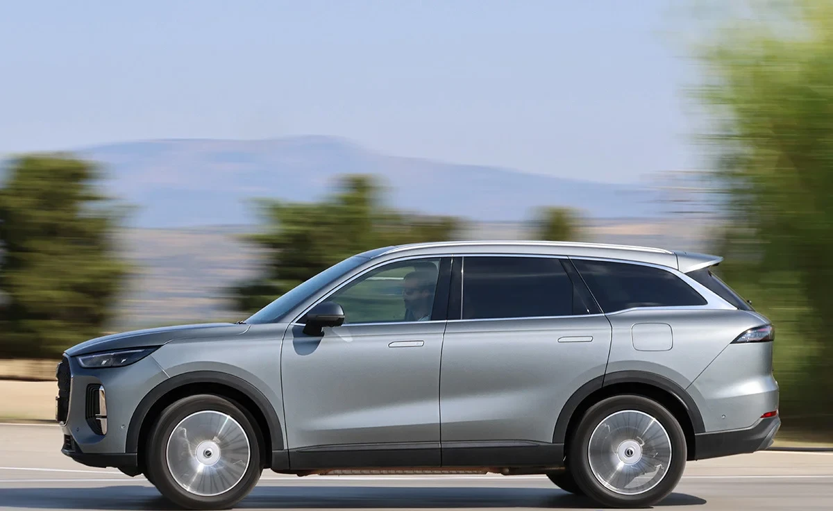 Arquitectura y detalles técnicos del Ebro s900 PHEV 4x4 Luxury